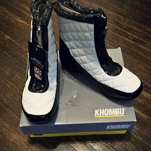 🆕 Khombu Women's 8W  - Waterproof Front Zip Winter Boots - MSRP $75